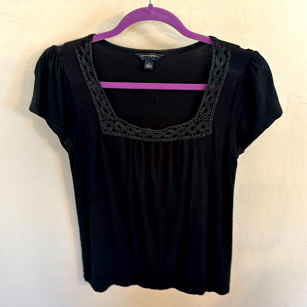 Banana Republic small black t
